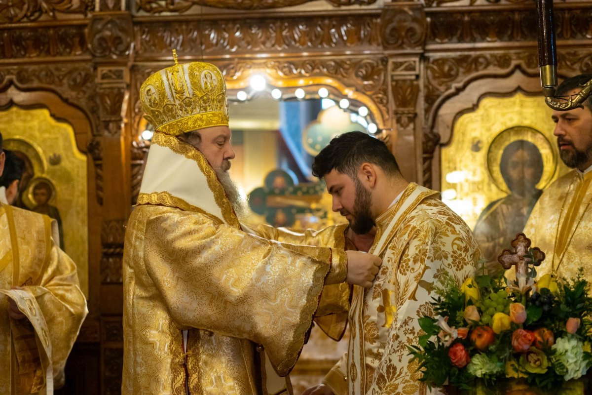 Raclă nouă pentru moaștele Sfântului Mucenic Trifon la o parohie din București 322701