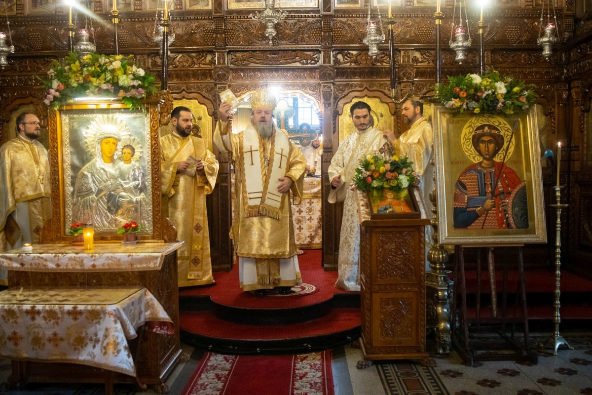 Raclă nouă pentru moaștele Sfântului Mucenic Trifon la o parohie din București 322703