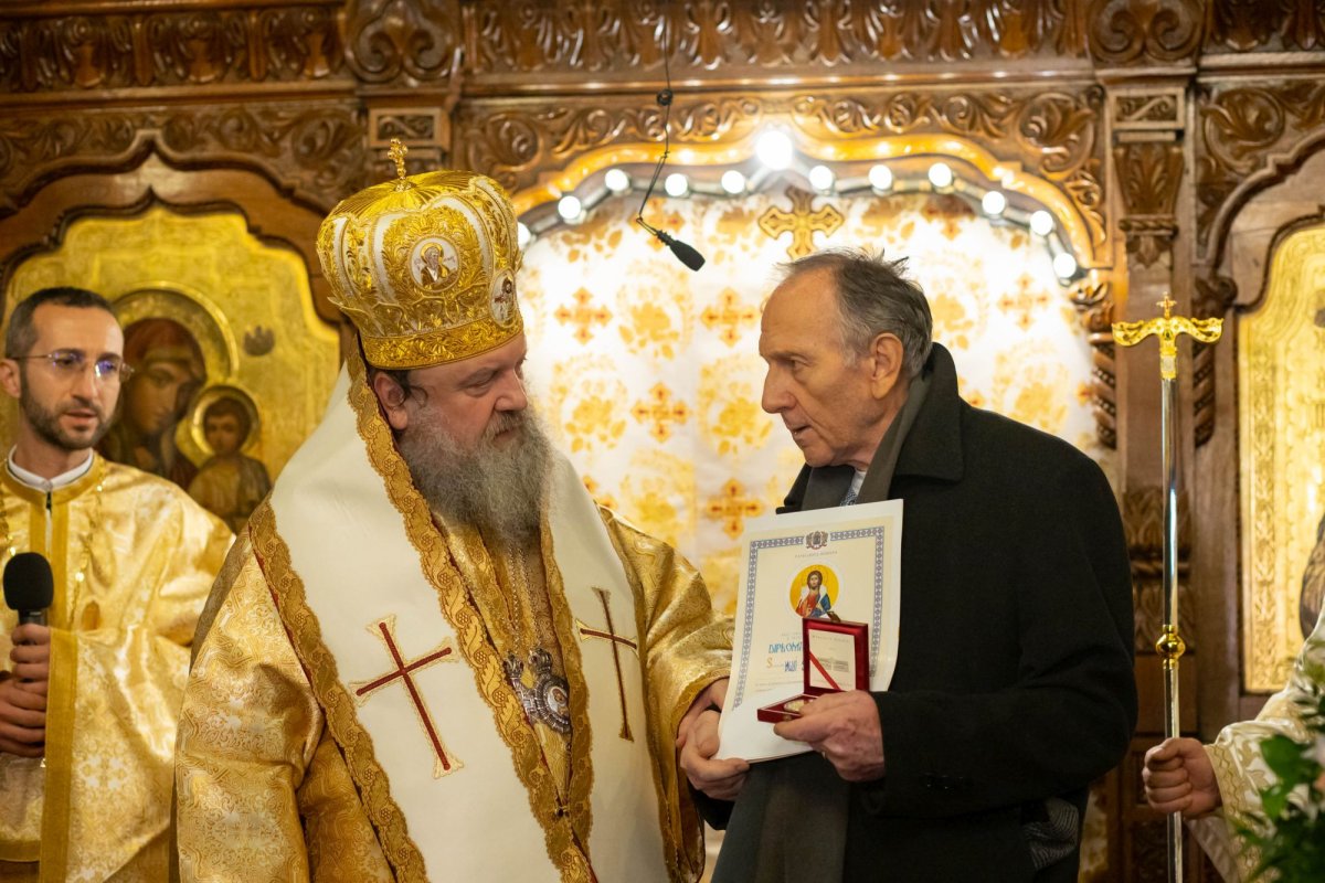 Raclă nouă pentru moaștele Sfântului Mucenic Trifon la o parohie din București 322706