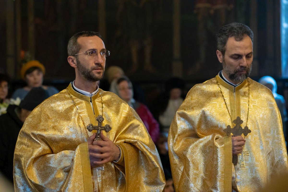 Raclă nouă pentru moaștele Sfântului Mucenic Trifon la o parohie din București 322708