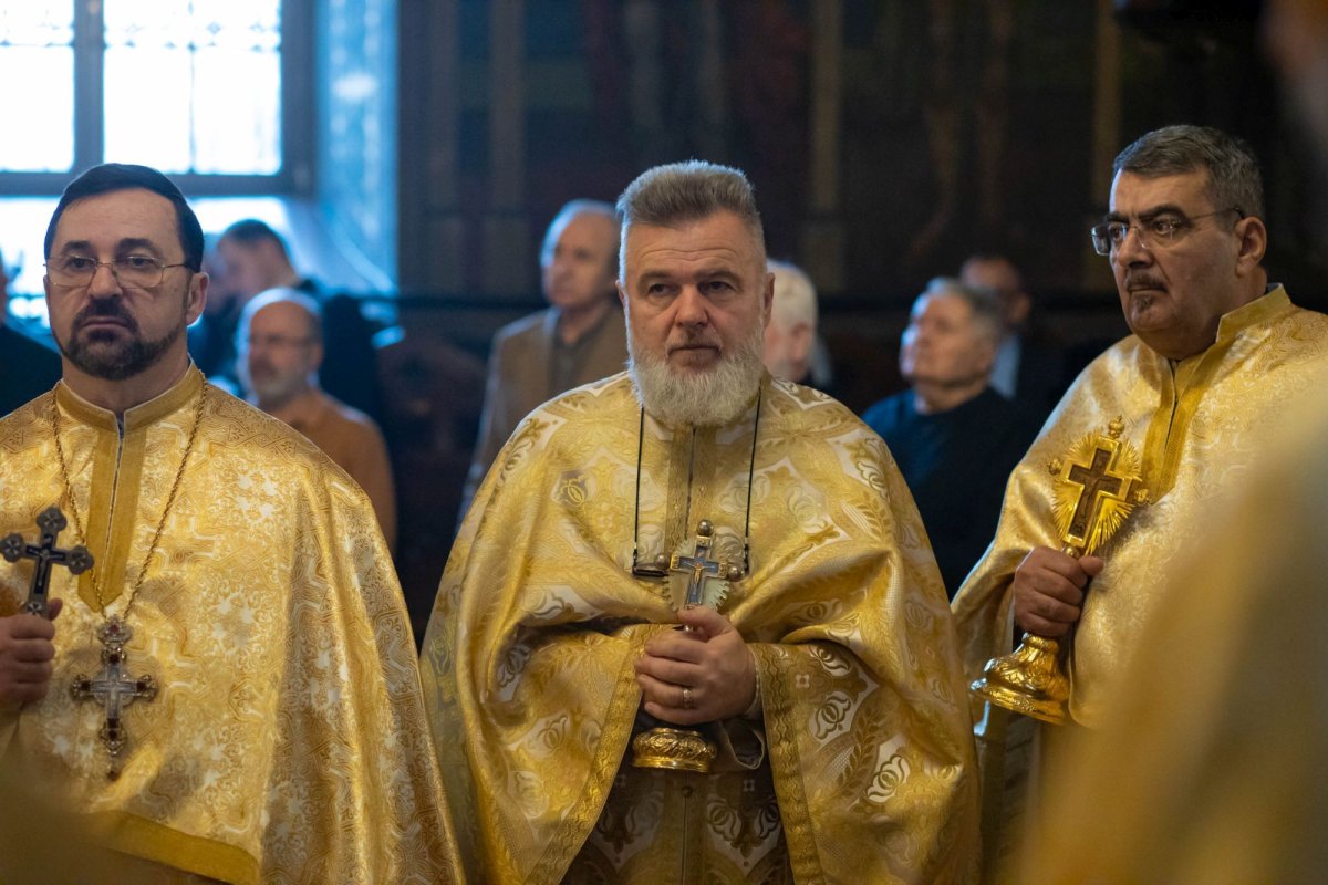 Raclă nouă pentru moaștele Sfântului Mucenic Trifon la o parohie din București 322710