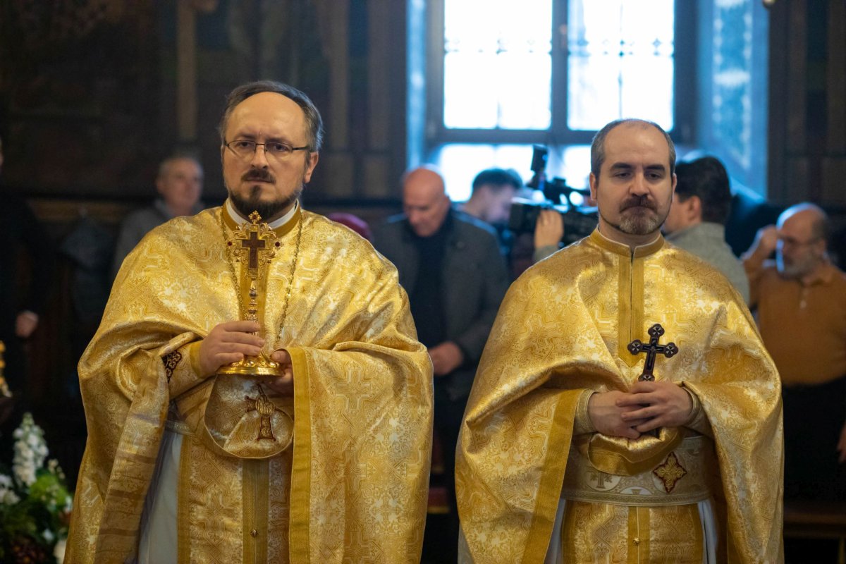 Raclă nouă pentru moaștele Sfântului Mucenic Trifon la o parohie din București 322711