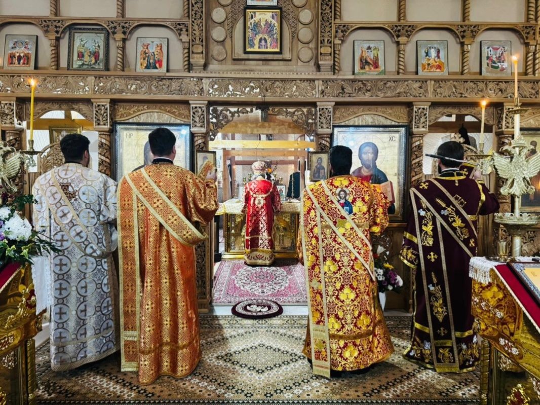 Hram cu binecuvântare arhierească la Biserica „Sfinții Trei Ierarhi” din Chișinău 322916