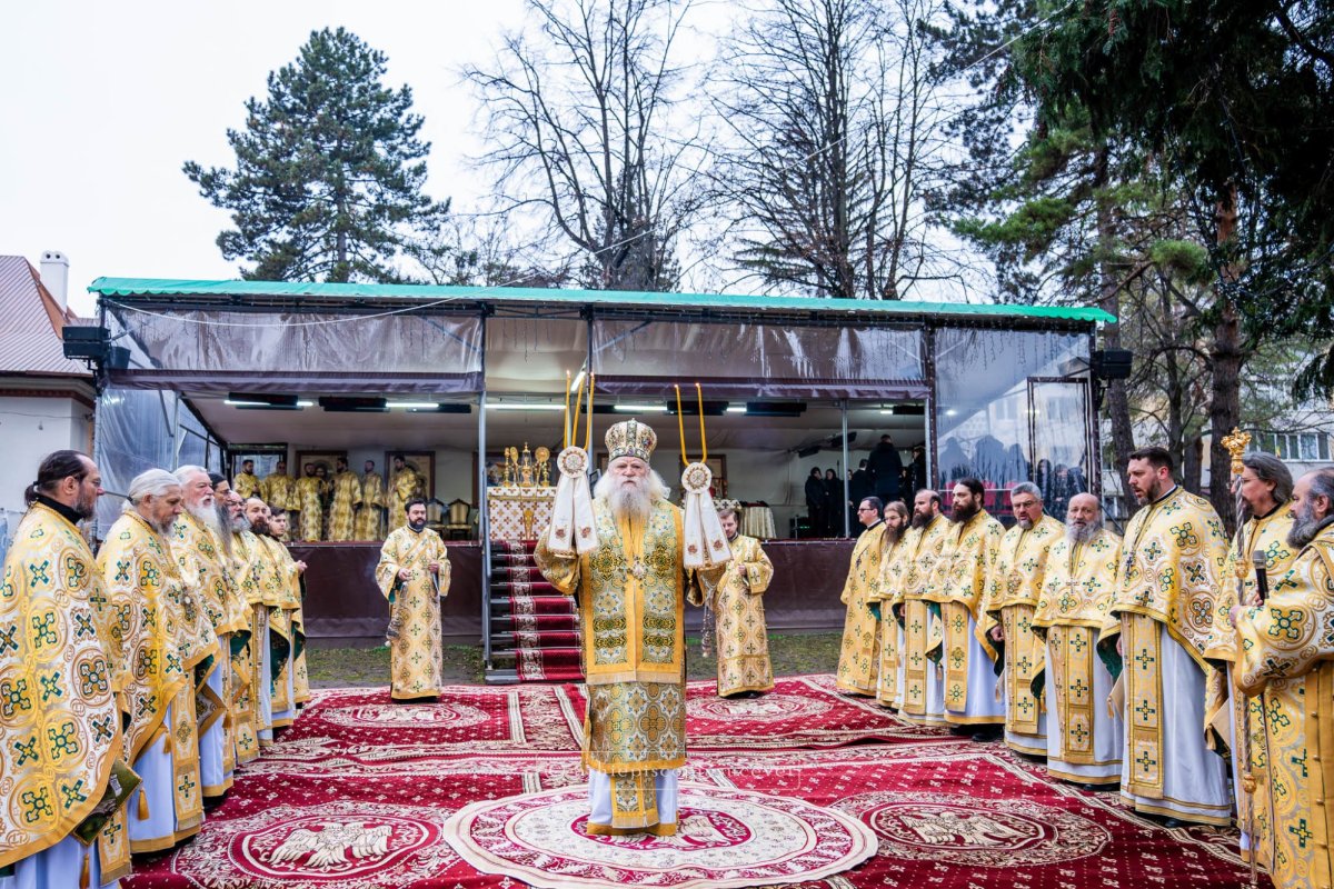 Îndemn la nădejde, pace, rugăciune și credință stăruitoare la catedrala din Suceava 322918