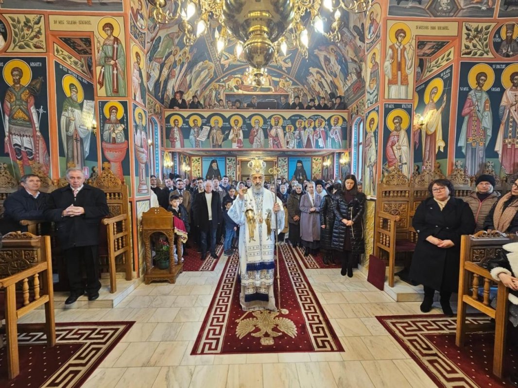 Liturghie arhierească în Parohia Alba Iulia‑Tolstoi 322909