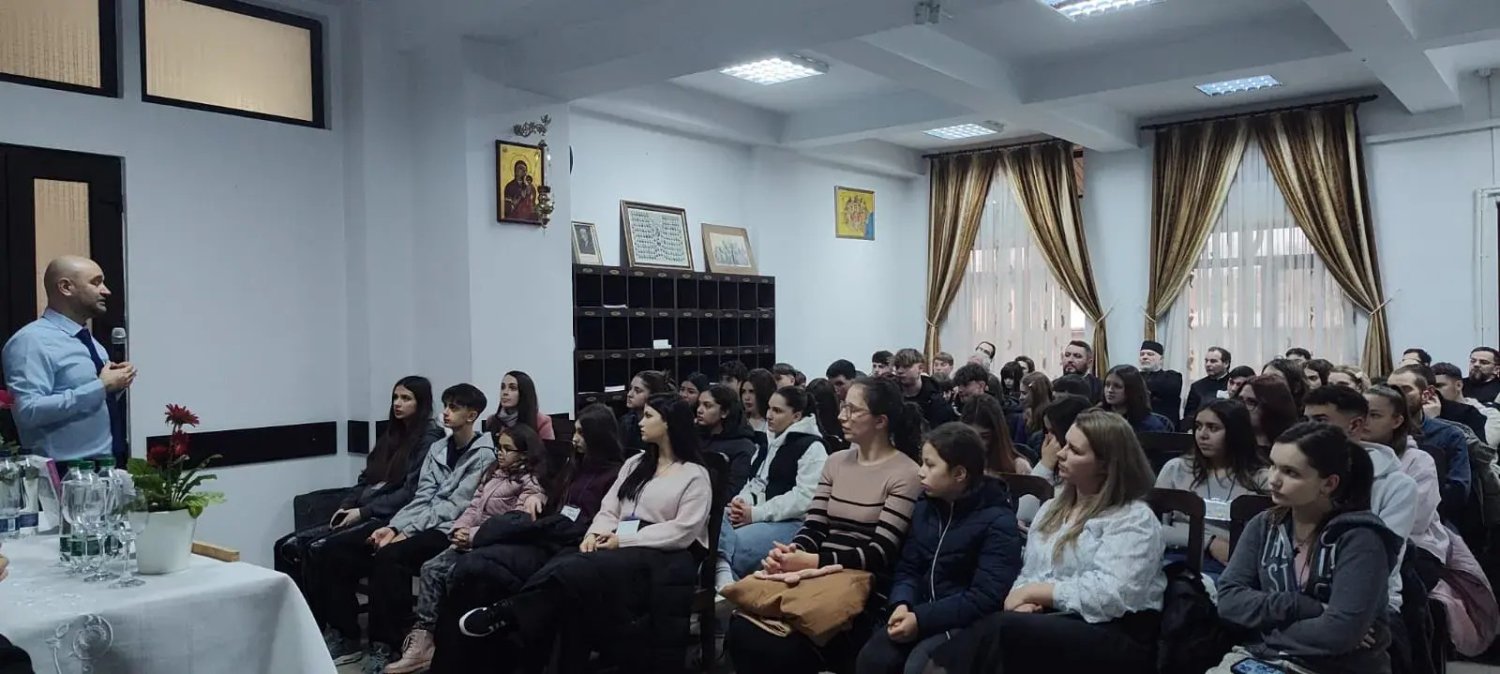 Conferință dedicată tinerilor la Bârlad 323246