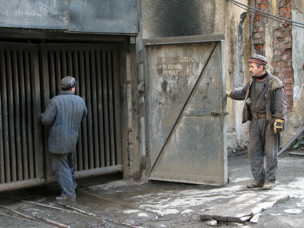 România va cere prelungirea exploatării cărbunelui 323125