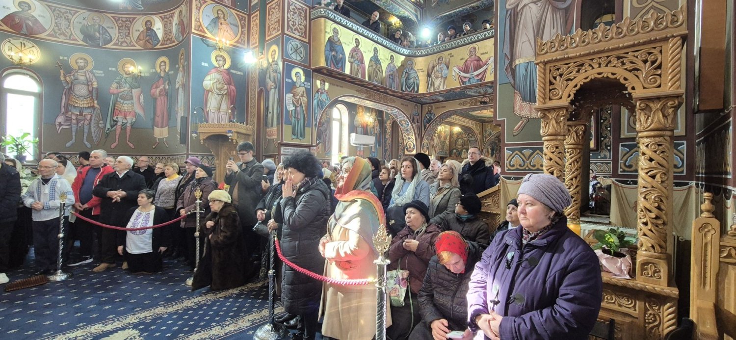 Rugăciune la începutul Triodului într-o parohie bucureșteană 323600