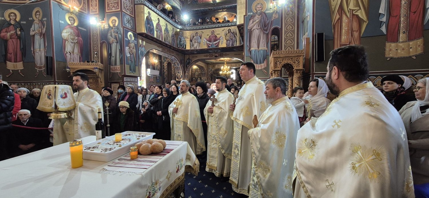 Rugăciune la începutul Triodului într-o parohie bucureșteană 323601