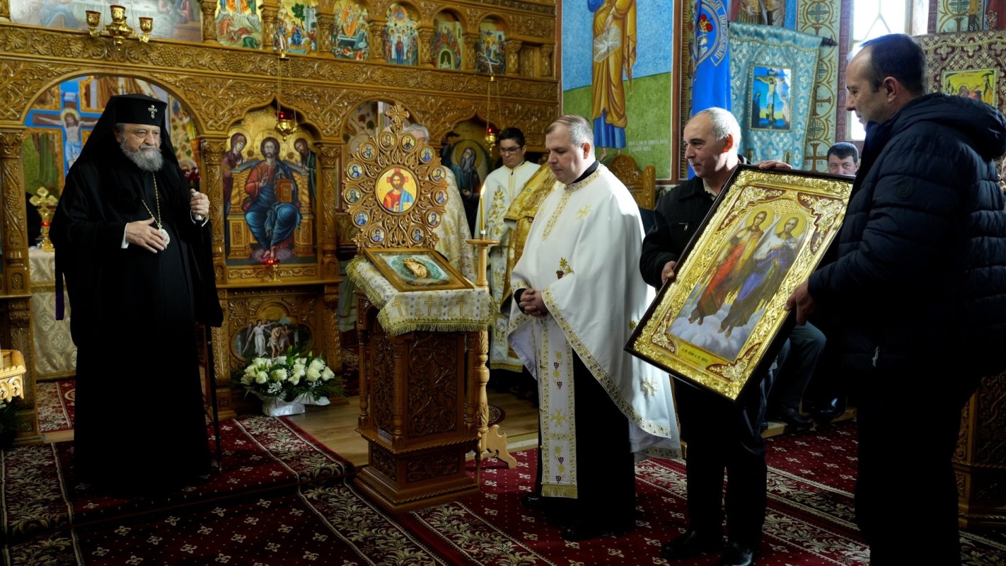 Binecuvântare arhierească pentru credincioşii din Comăna de Jos şi Hoghiz 323598
