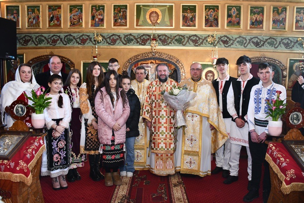 Bucurie duhovnicească pentru credincioșii din Bucoșnița 323602