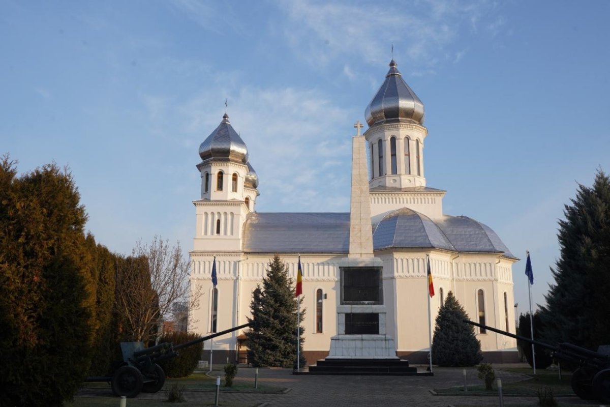 Slujire arhierească în Parohia Petrești I, Alba 323667