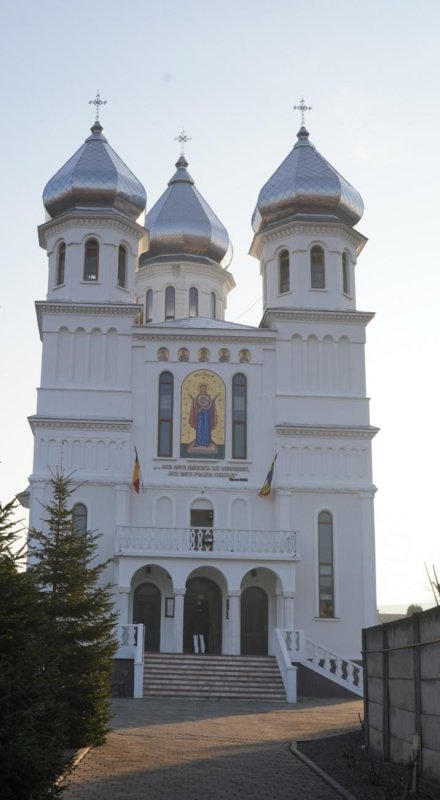 Slujire arhierească în Parohia Petrești I, Alba 323668