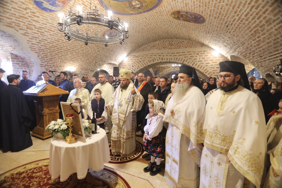 Binecuvântare arhierească la Săpânţa‑Noul Peri, Maramureş 323723