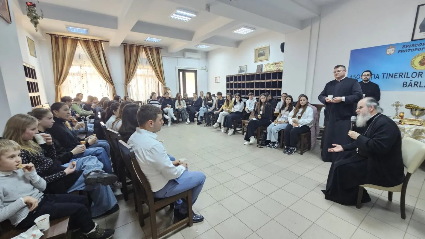 Preasfințitul Părinte Ignatie, alături de tinerii din Bârlad 323730