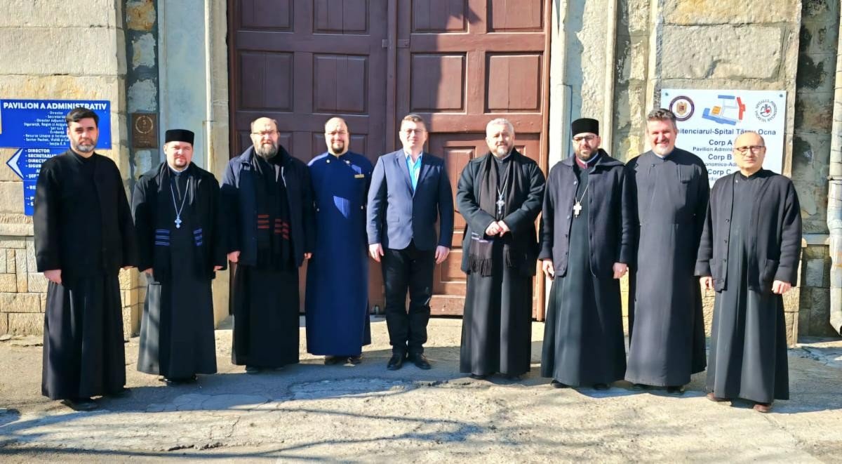 Slujba Sfântului Maslu la capela Penitenciarului Spital din Târgu Ocna 323726