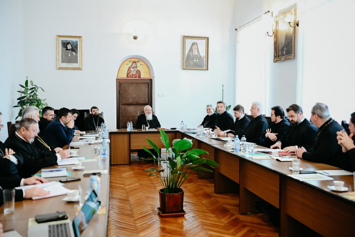 Ședință semestrială cu protopopii și conducerea CAR din Eparhia Clujului 323805