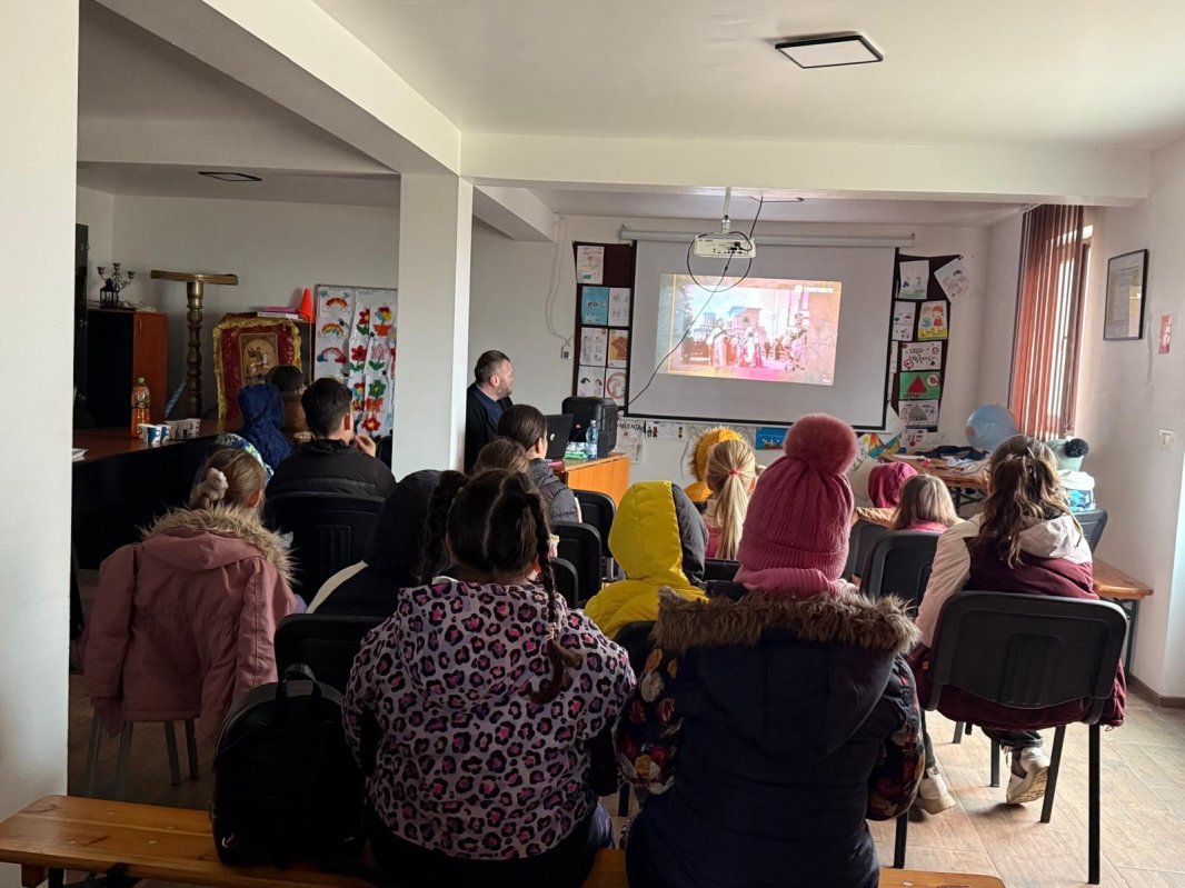 Cateheze dedicate Centenarului Patriarhiei Române la o parohie din Ialomița  323859