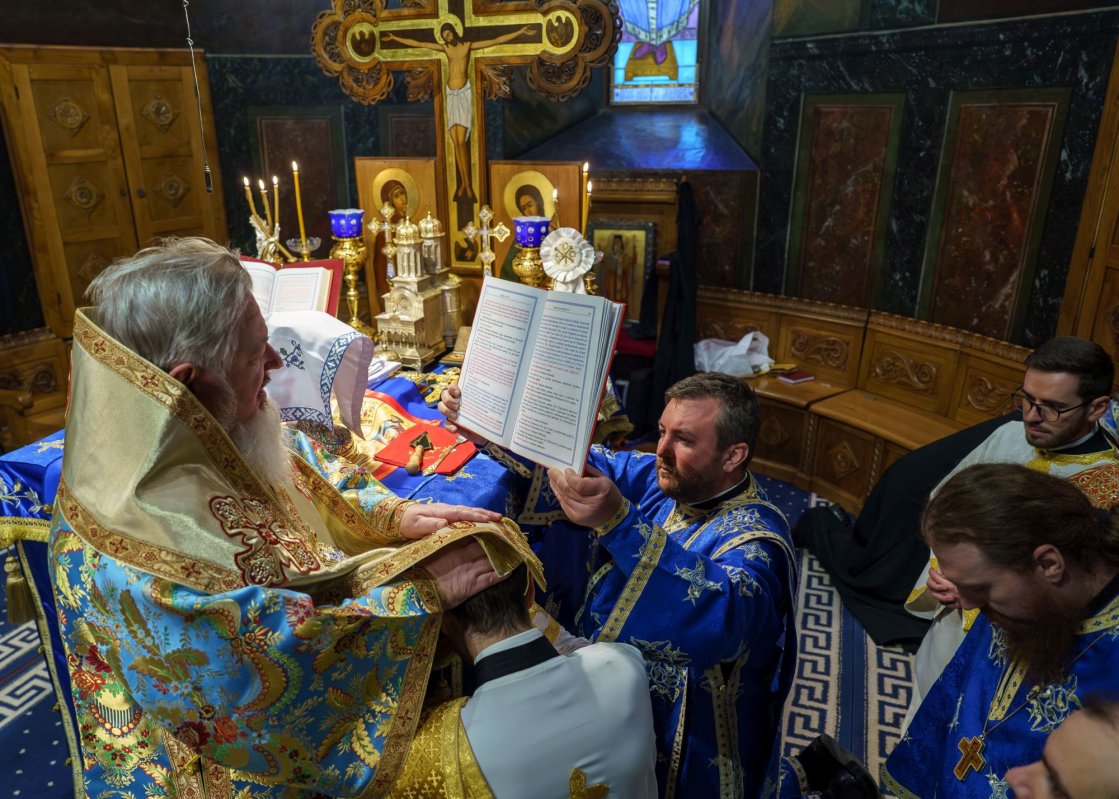 Harul preoţiei pentru un ostenitor al Televiziunii Patriarhiei Române 323917