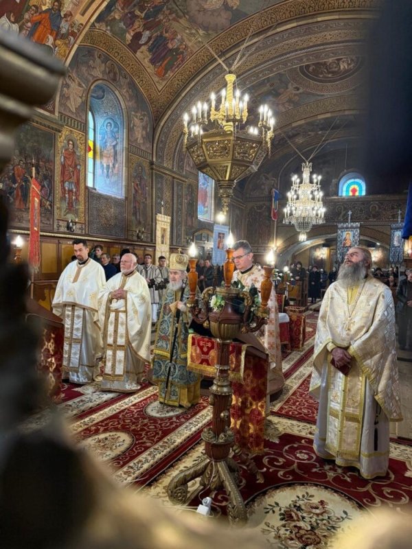 Colaborare între autorități și parohie într-o localitate arădeană 324084