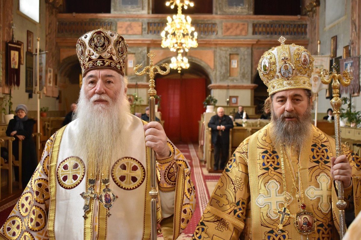 Doi ierarhi români la Catedrala Episcopală din Giula 324078