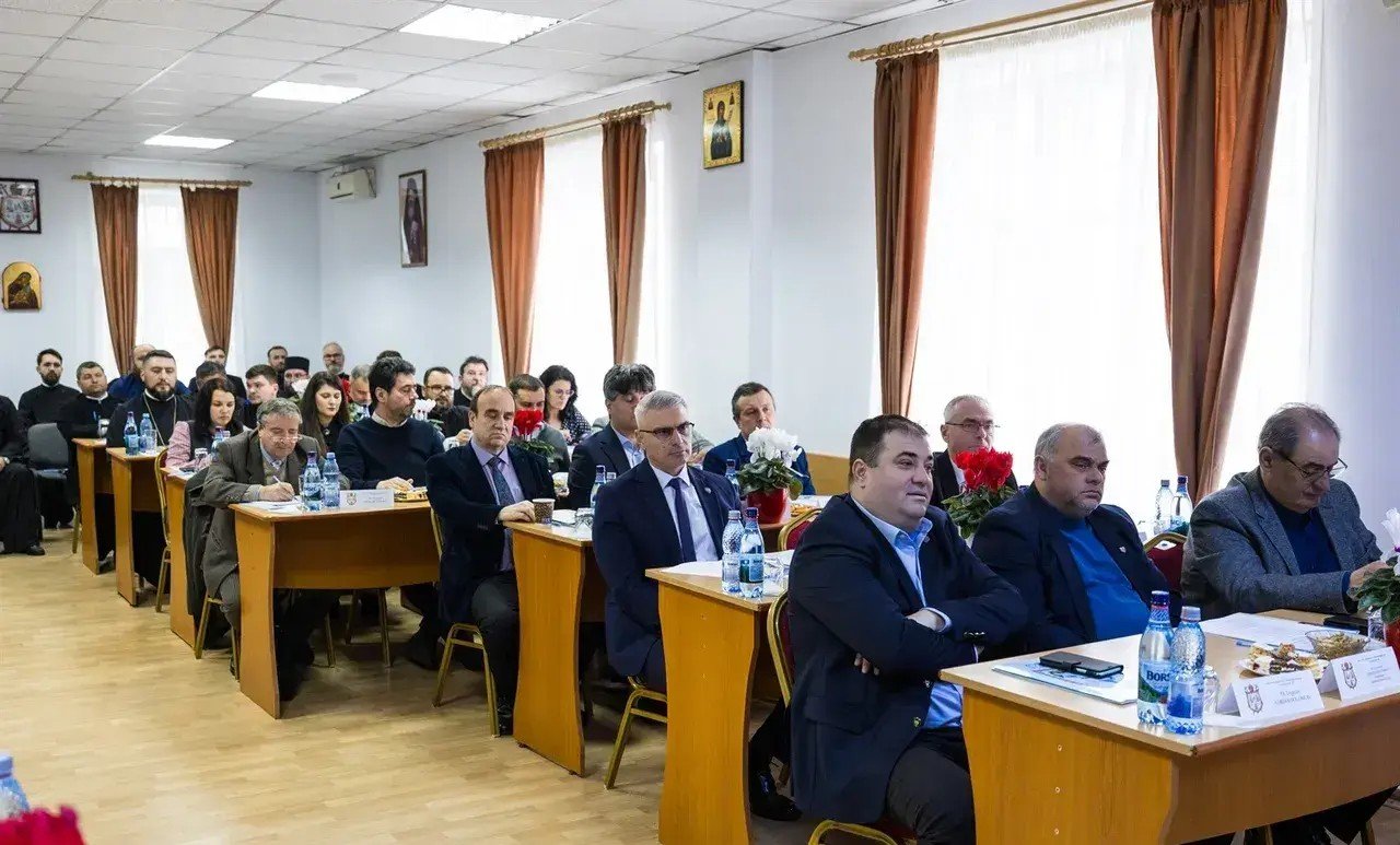 Şedinţa anuală a Consiliului eparhial și a Adunării eparhiale a Episcopiei Huşilor 324043