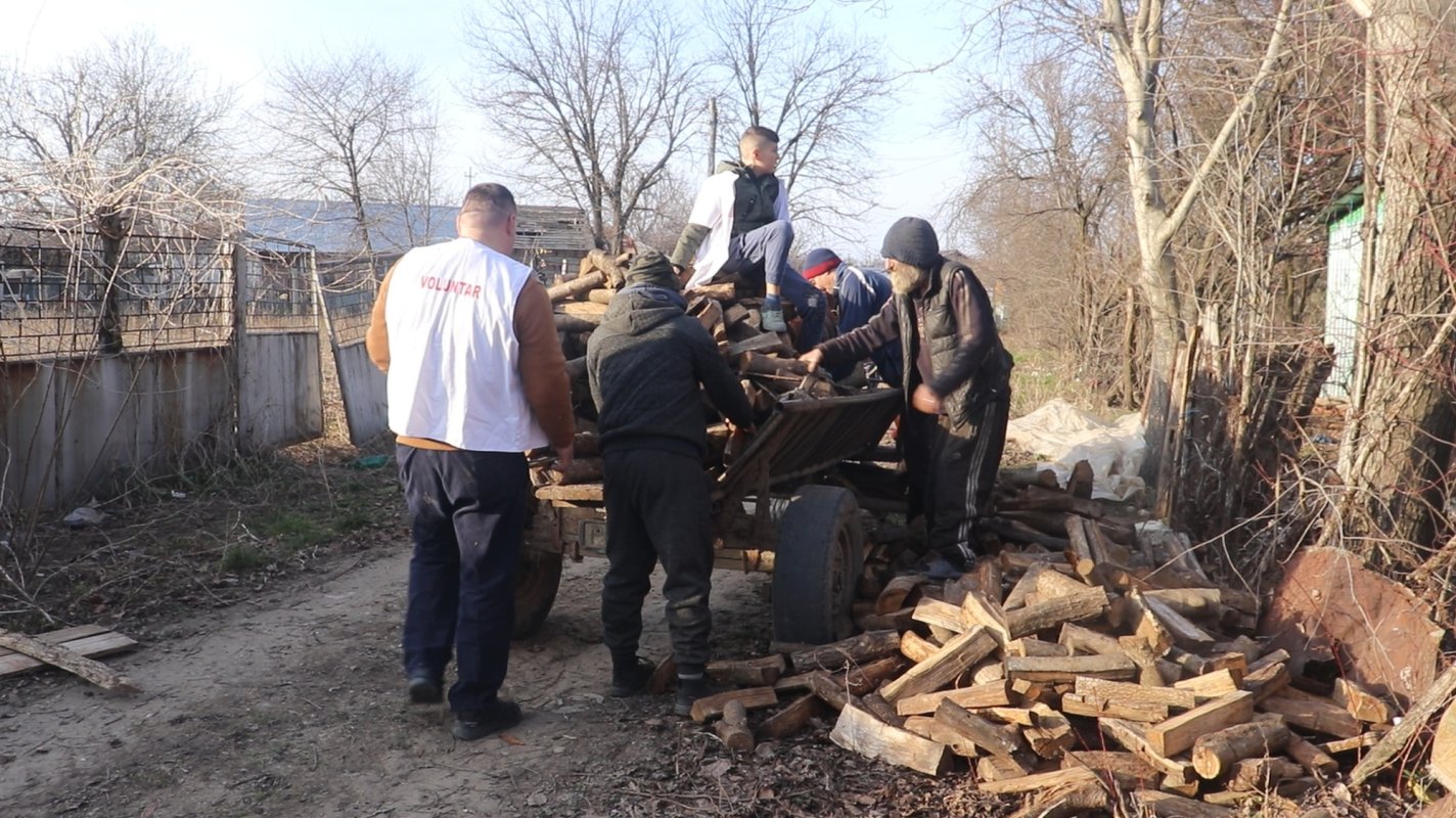 Ajutor în sezonul rece pentru familii din satul Lacu Turcului 324153