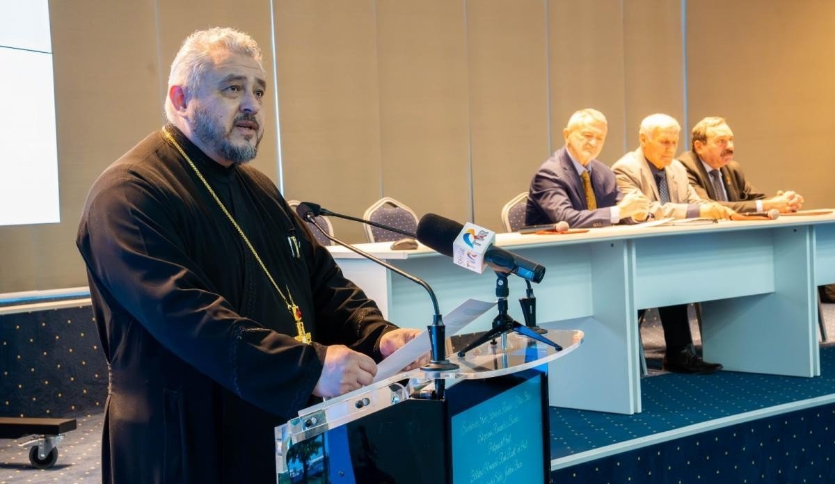 Simpozion dedicat Centenarului Patriarhiei Române la Onești 324237