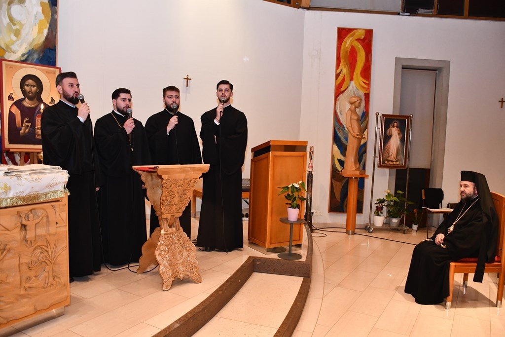 Episcopul Caransebeșului la românii din Gänserndorf 324511