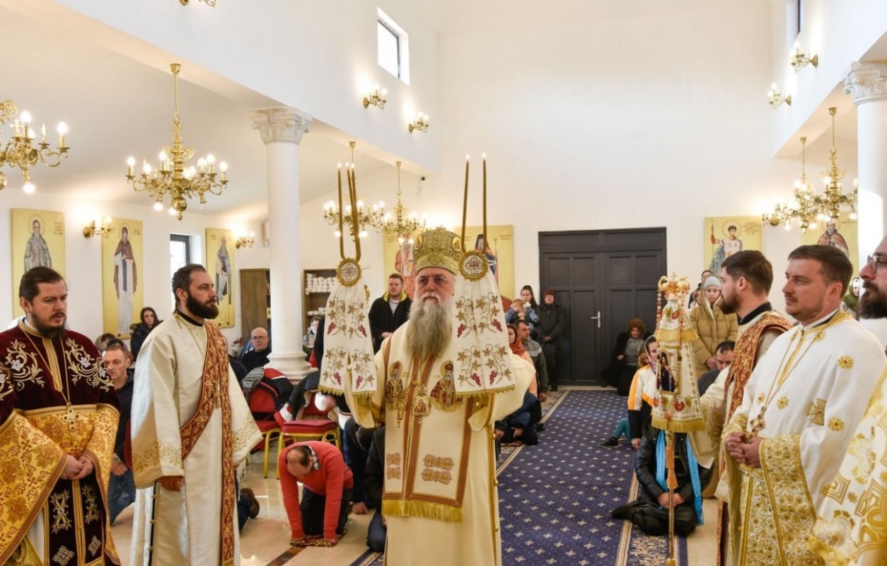 Popas de rugăciune la Paraclisul Arhiepiscopal din Râmnicu Vâlcea 324516