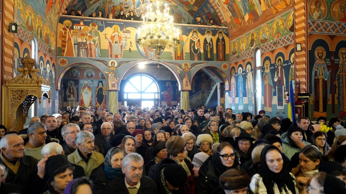 Sfinţirea noului lăcaş de cult din Sibiu - Dealu Ocnei 324489