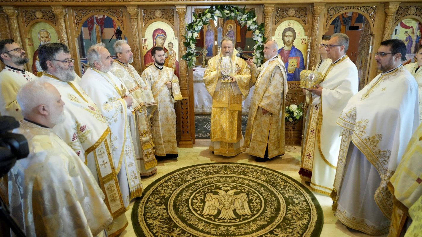 Sfinţirea noului lăcaş de cult din Sibiu - Dealu Ocnei 324491