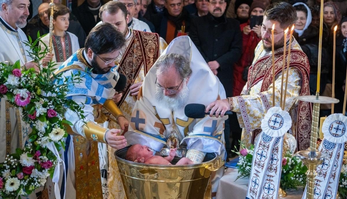 Liturghie baptismală la Moinești 324564