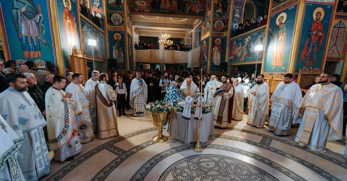 Liturghie baptismală la Moinești 324566