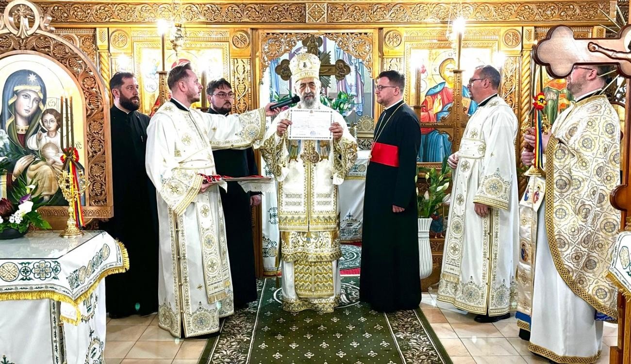 Slujire arhierească la Biserica „Sfinții Trei Ierarhi” din Târgu Mureș 324559