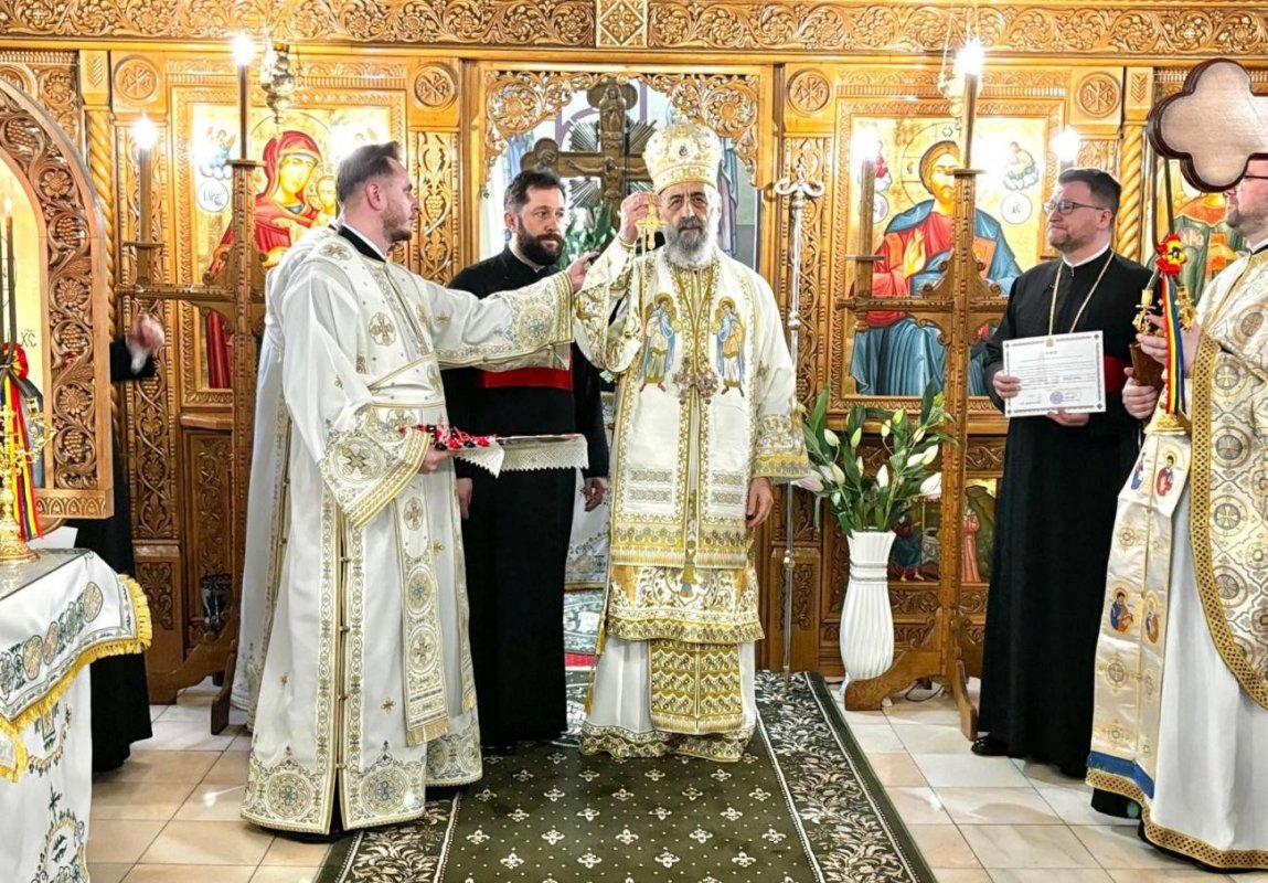 Slujire arhierească la Biserica „Sfinții Trei Ierarhi” din Târgu Mureș 324561