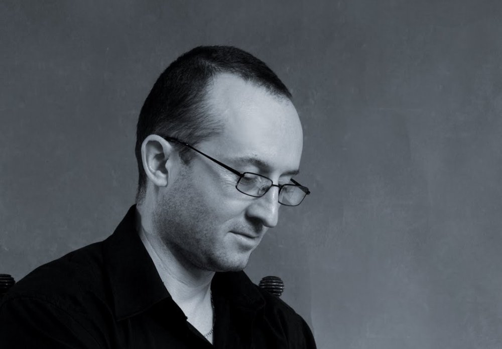 La nord de Soare, la vest de gravitație 324663