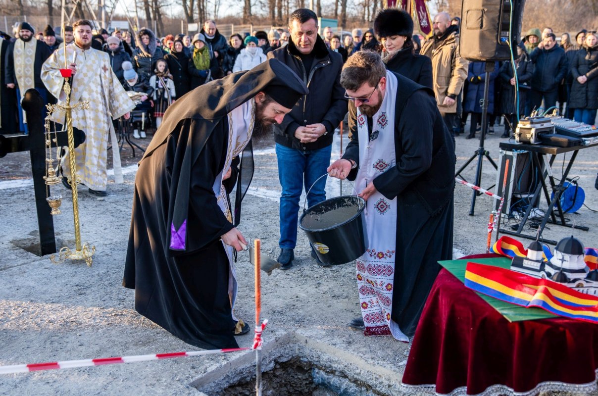 Piatră de temelie pentru un nou lăcaș de cult în Suceava 324672