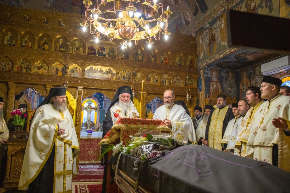 Prohodirea stareței Mănăstirii „Sfânta Treime” - Strâmba de Jiu 324943