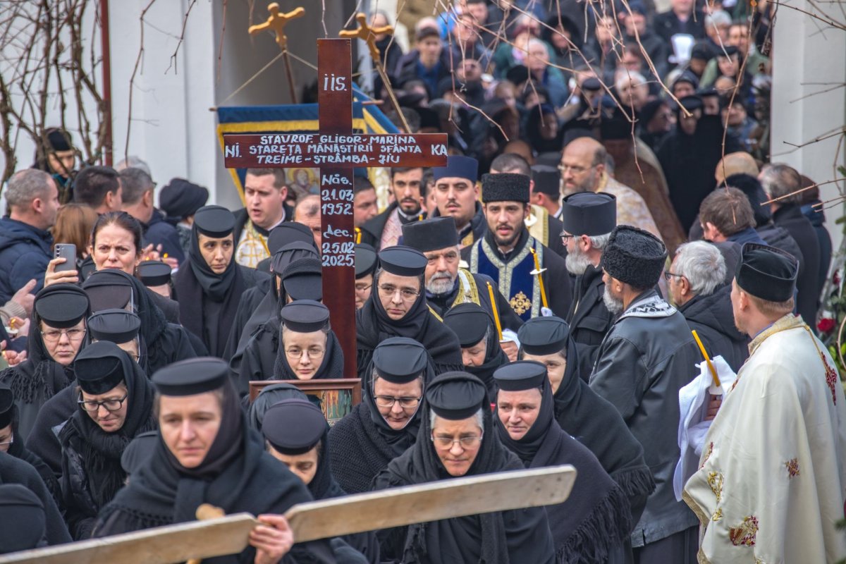 Prohodirea stareței Mănăstirii „Sfânta Treime” - Strâmba de Jiu 324946
