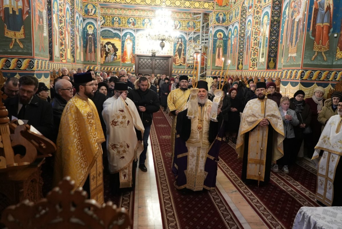 Momente de înălţare duhovicească în Eparhia Dunării de Jos 324951