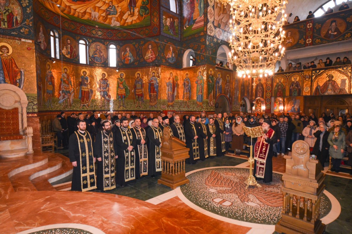 Rugăciune de pocăință la Catedrala Episcopală din Slatina 325105