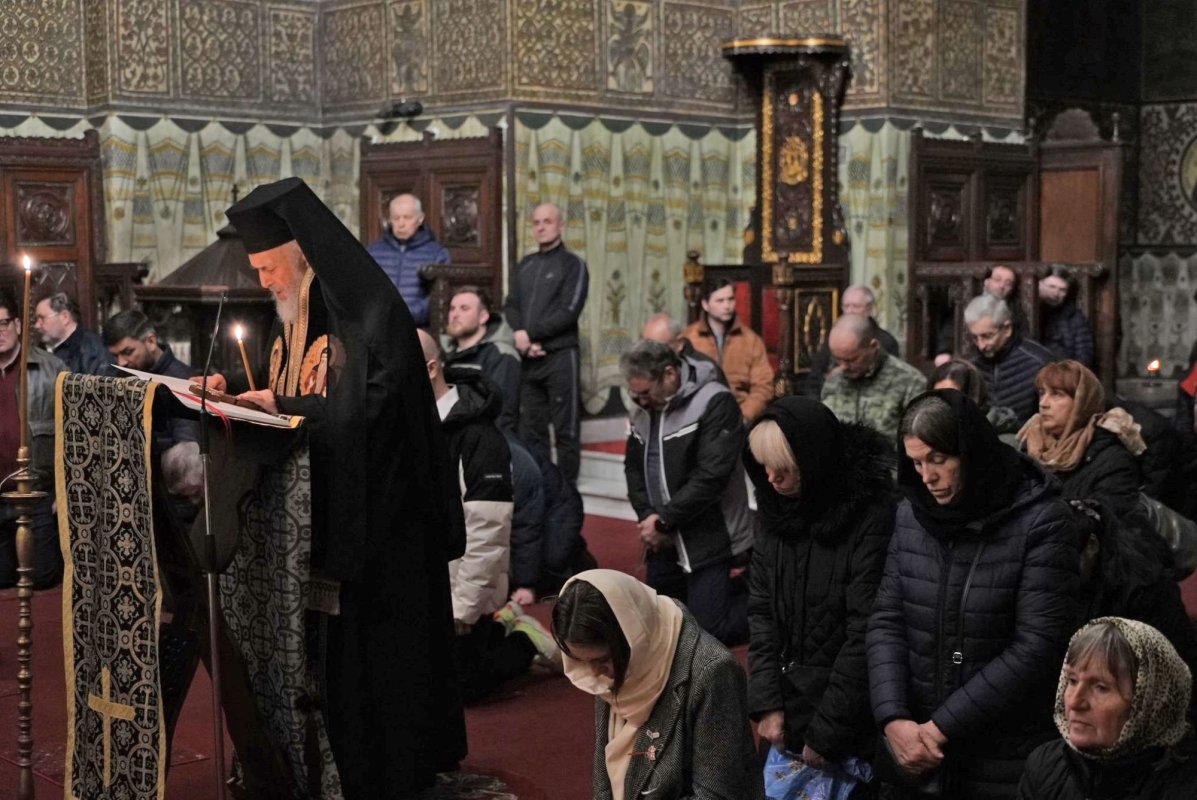 Slujba Canonului Mare la Catedrala Arhiepiscopală din Galați 325113