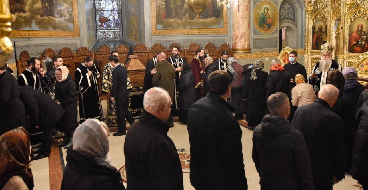 Slujbe arhierești la începutul Păresimilor în Arhiepiscopia Râmnicului 325107