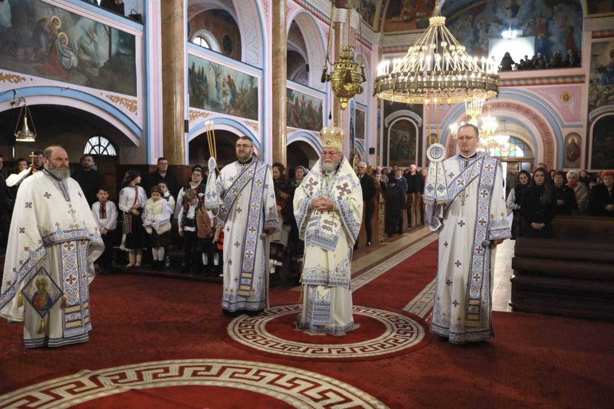 Slujire arhierească la Catedrala istorică din Baia Mare 325074