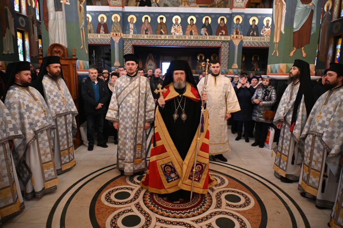 Slujire arhierească la Mănăstirea Izbuc, Episcopia Oradiei 325084
