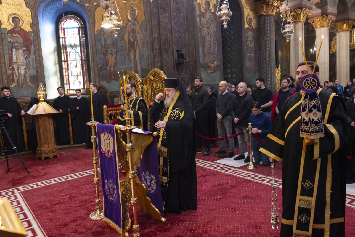 „Odată cu apariția tiparului în Țările Române, acest canon este ascultat în bisericile și mănăstirile noastre” 325261