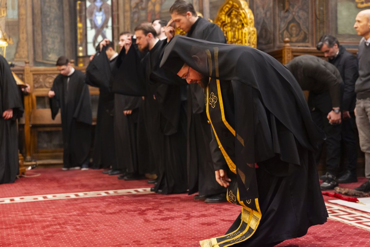 „Odată cu apariția tiparului în Țările Române, acest canon este ascultat în bisericile și mănăstirile noastre” 325270