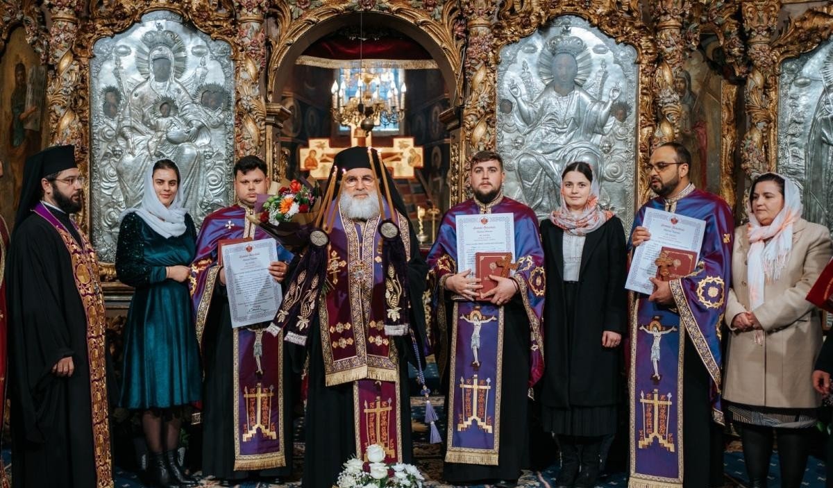 Vecernia Iertării, la Catedrala Arhiepiscopală din Roman 325207