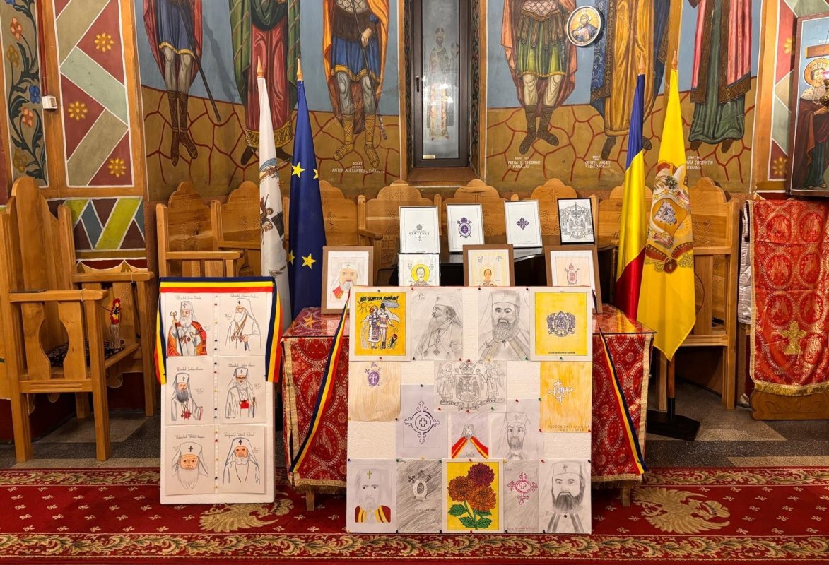 Expoziție dedicată Centenarului Patriarhiei Române într‑o parohie din Călărași 325295